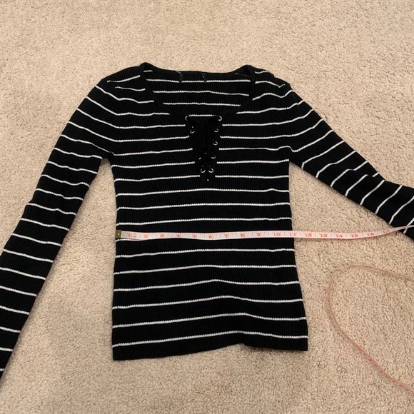 Cute top - Picture 3 of 5